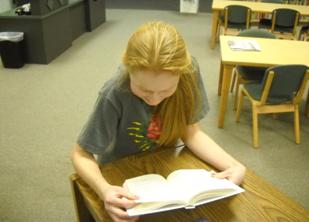 Student reading for Accelerate Reader points.